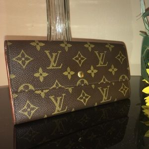 Authentic Louis Vuitton Sarah Long Monogram Wallet